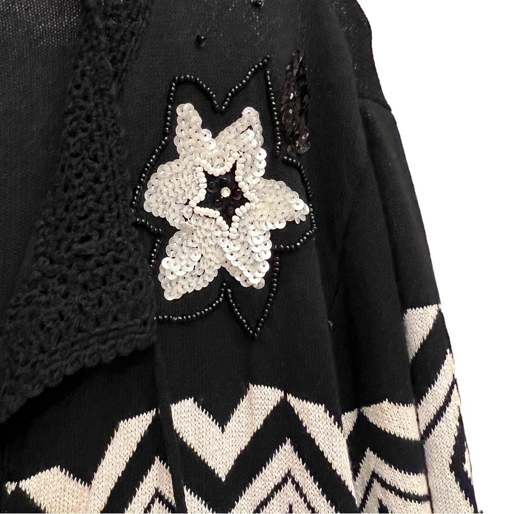 BLOOMINGDALE’S Black & White Sequined Flower Oversized Sweater, Size Large - Picture 6 of 16